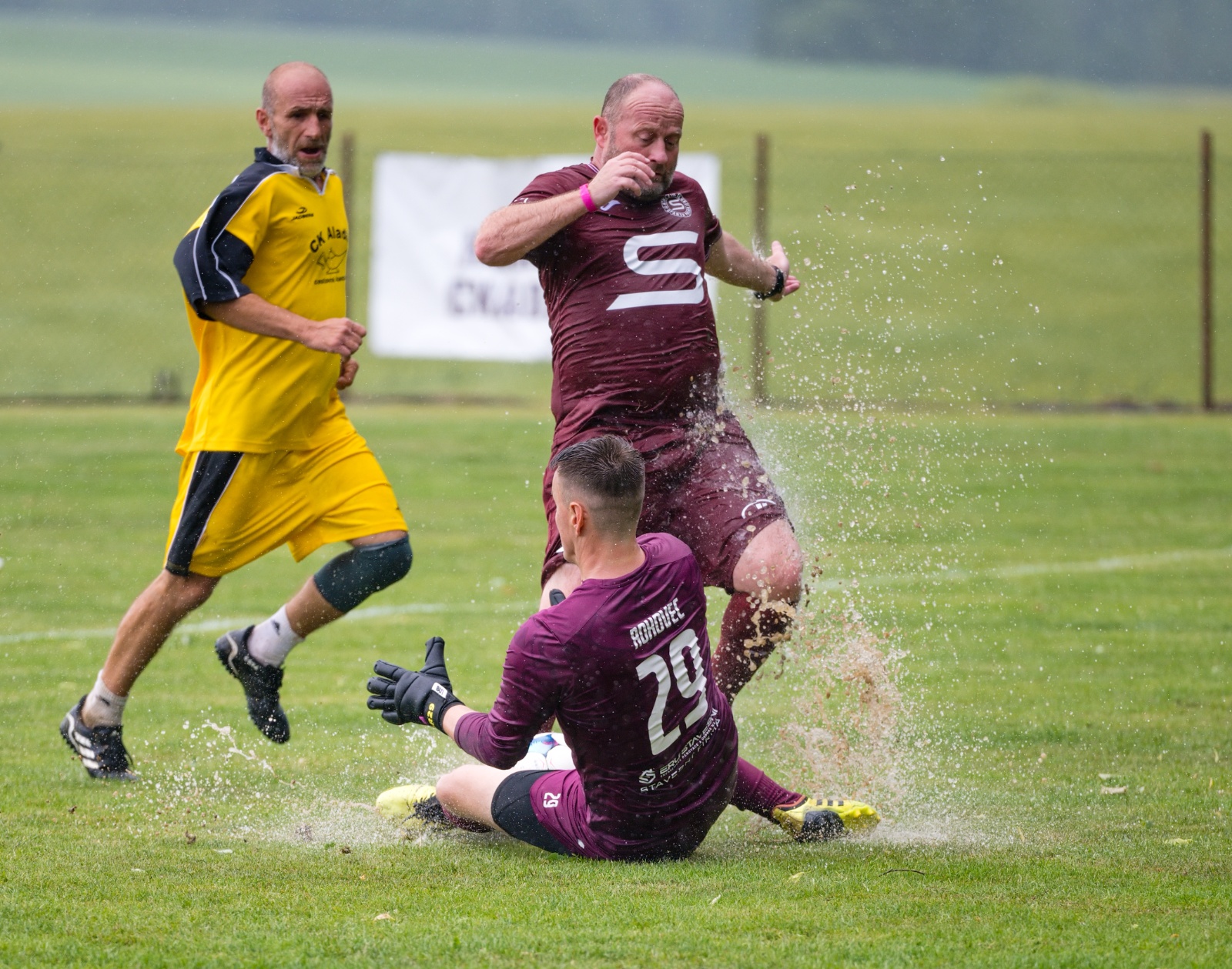 FC ÚSTRAŠÍN  vs  LEGENDY SPARTY